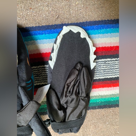 Rare new with tags, San Jose Sharks, chomp gloves, light up and sound effects - Picture 8 of 15